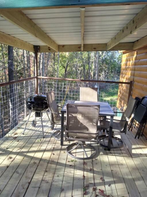 Cabin With A Tree House On A Buffalo Farm . Marshall Extérieur photo