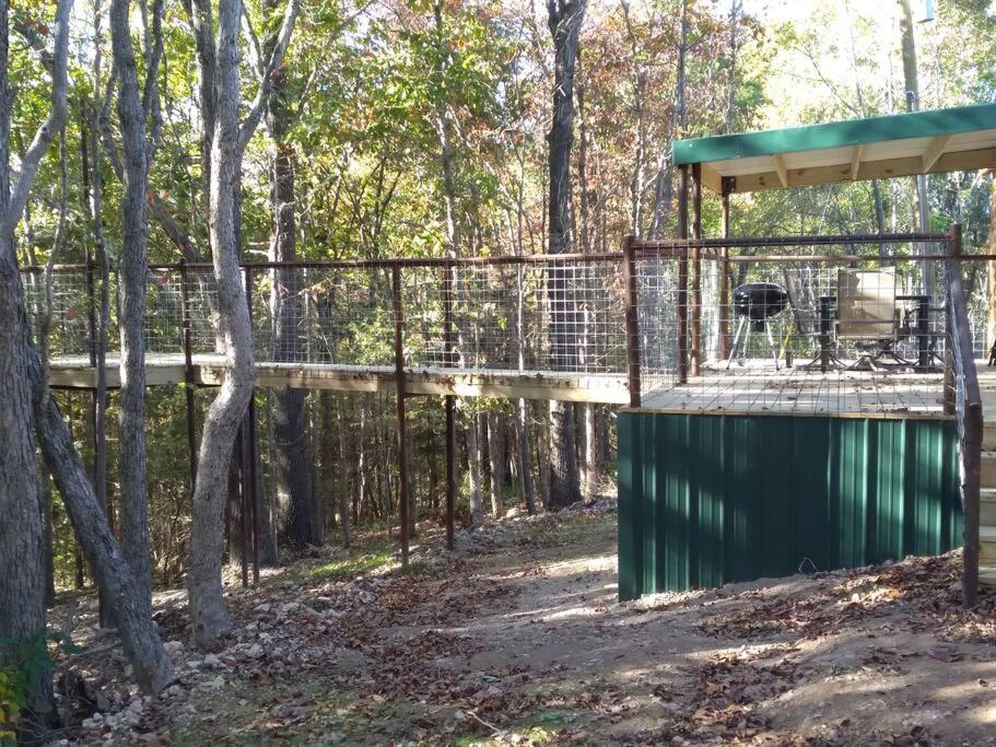 Cabin With A Tree House On A Buffalo Farm . Marshall Extérieur photo